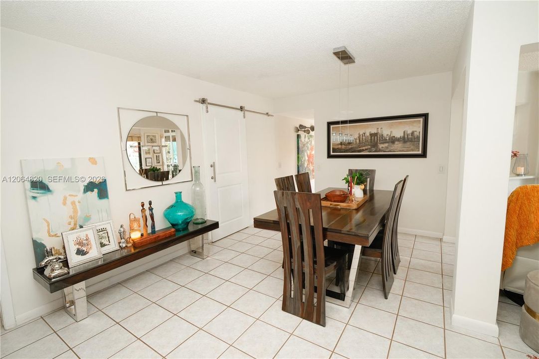 For Sale: $405,000 (2 beds, 2 baths, 885 Square Feet)