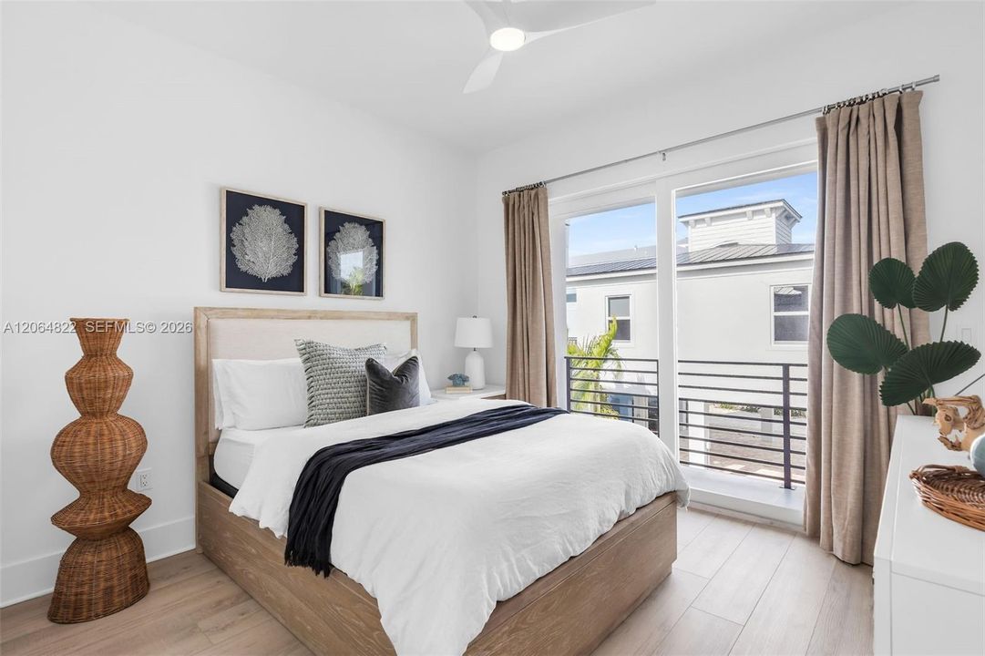 For Sale: $5,495,000 (5 beds, 5 baths, 3219 Square Feet)