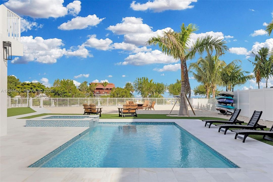 For Sale: $5,495,000 (5 beds, 5 baths, 3219 Square Feet)