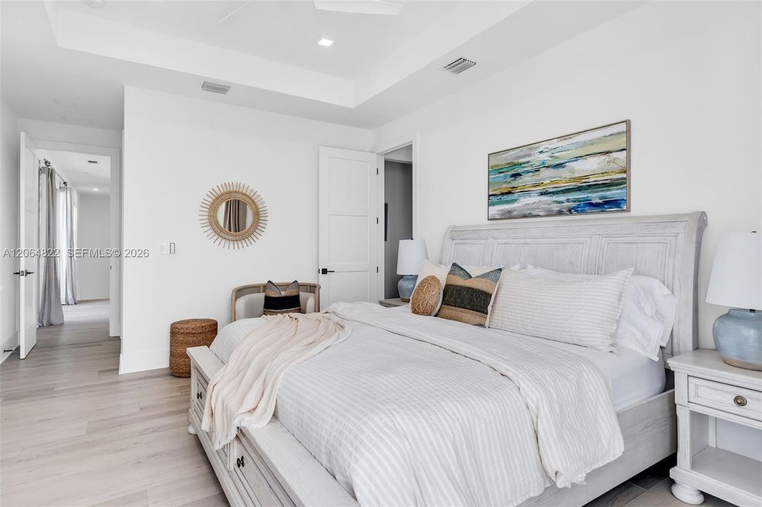 For Sale: $5,495,000 (5 beds, 5 baths, 3219 Square Feet)