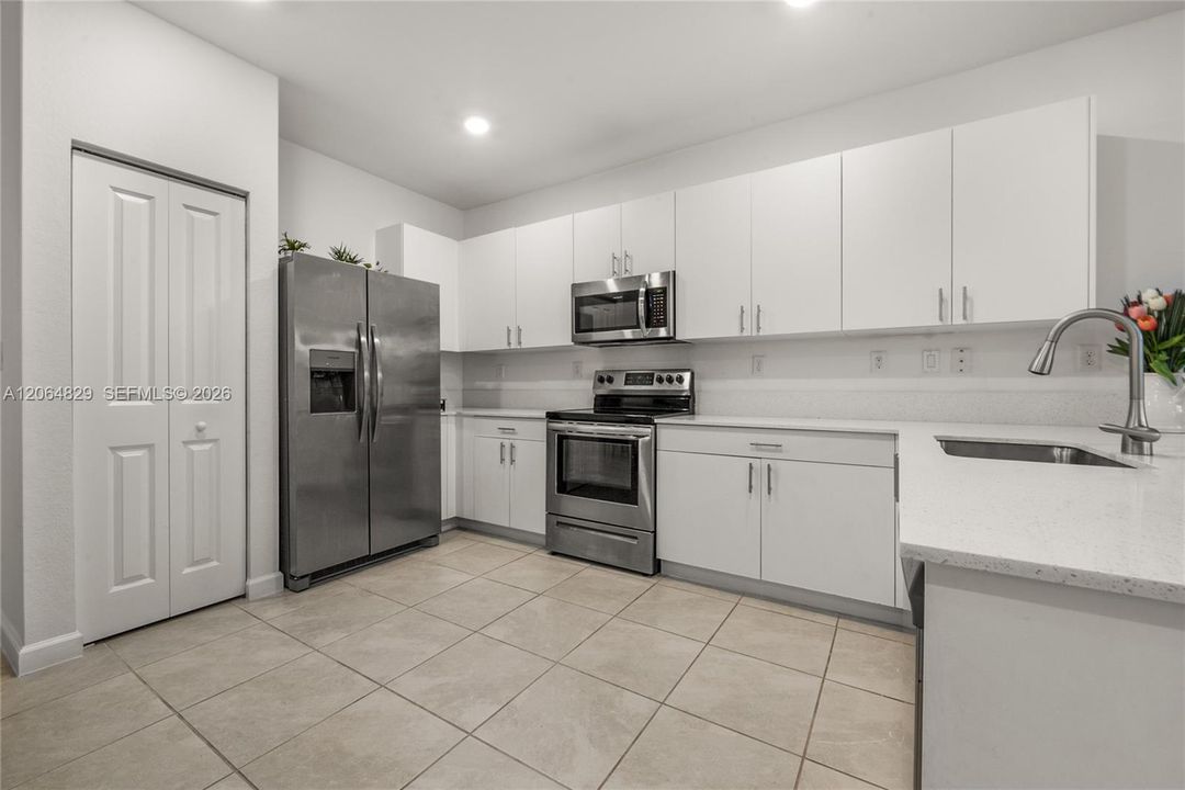 For Rent: $3,400 (4 beds, 2 baths, 1820 Square Feet)