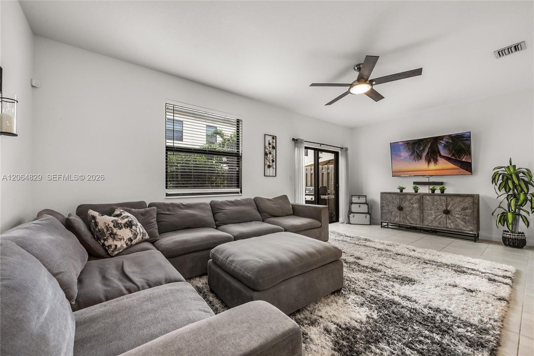 For Rent: $3,400 (4 beds, 2 baths, 1820 Square Feet)