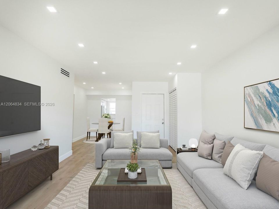 For Sale: $329,000 (2 beds, 2 baths, 750 Square Feet)