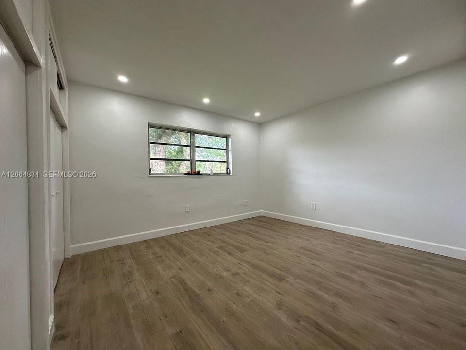 For Sale: $329,000 (2 beds, 2 baths, 750 Square Feet)
