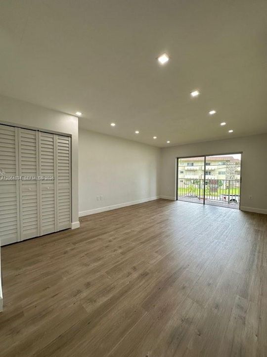 For Sale: $329,000 (2 beds, 2 baths, 750 Square Feet)