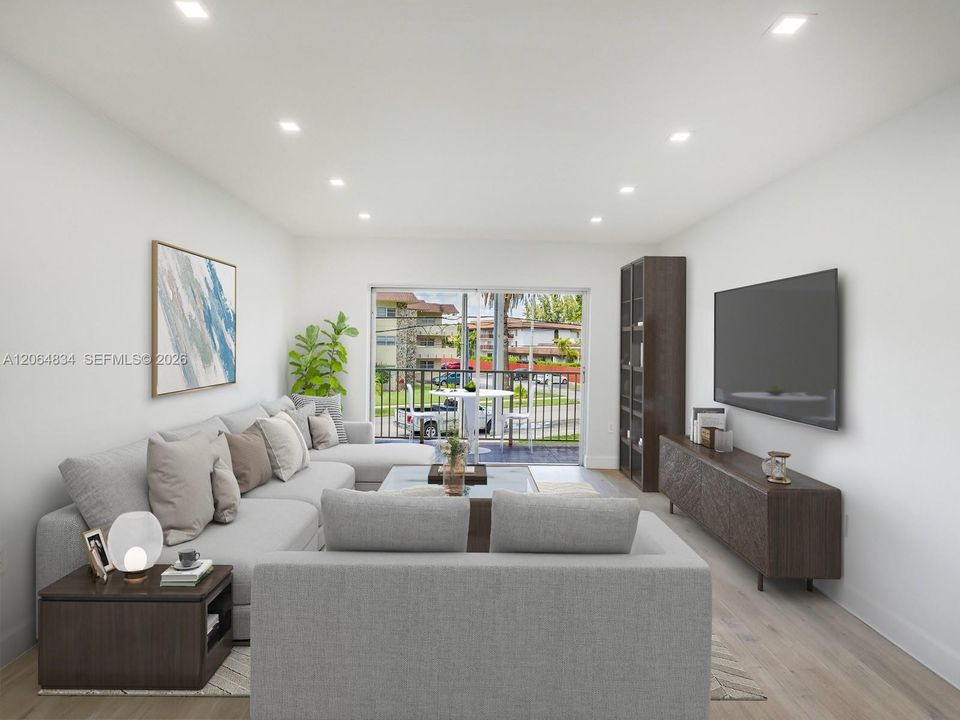 For Sale: $329,000 (2 beds, 2 baths, 750 Square Feet)