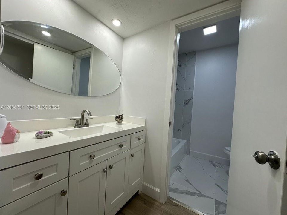 For Sale: $329,000 (2 beds, 2 baths, 750 Square Feet)