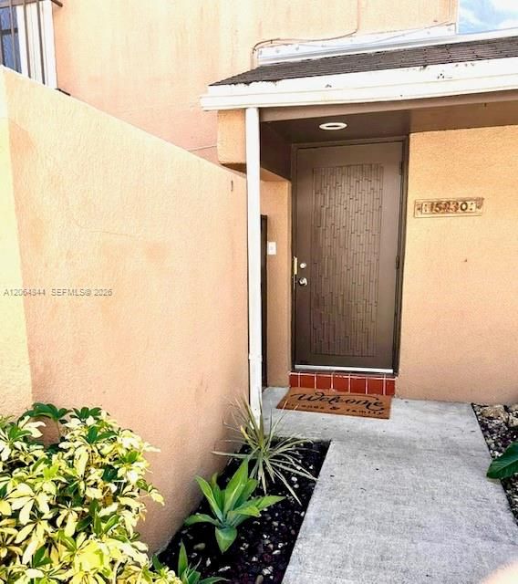 For Sale: $325,000 (2 beds, 1 baths, 1018 Square Feet)