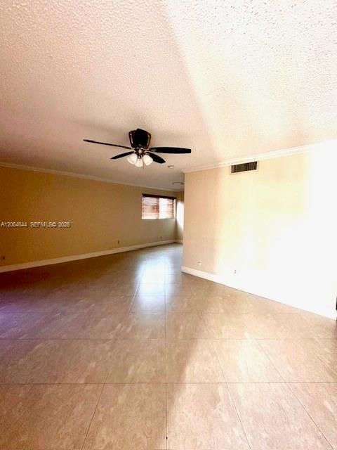 For Sale: $325,000 (2 beds, 1 baths, 1018 Square Feet)
