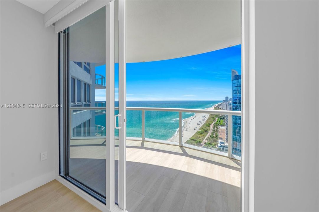 Active With Contract: $4,300 (1 beds, 1 baths, 808 Square Feet)