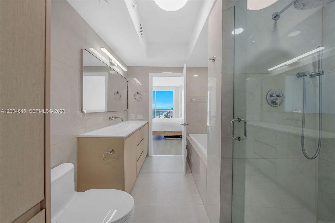 Active With Contract: $4,300 (1 beds, 1 baths, 808 Square Feet)