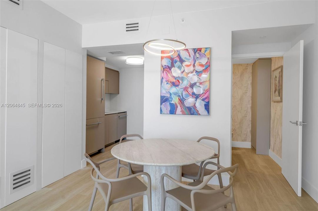 Active With Contract: $4,300 (1 beds, 1 baths, 808 Square Feet)