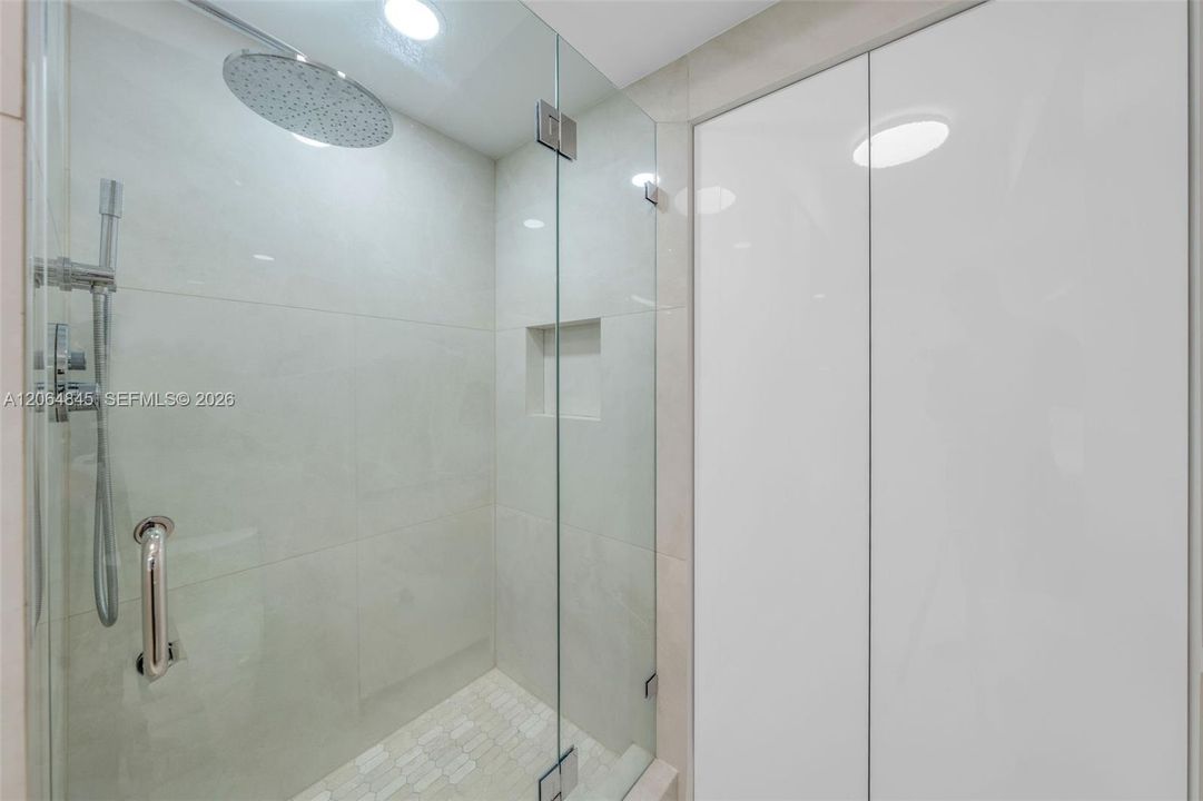 Active With Contract: $4,300 (1 beds, 1 baths, 808 Square Feet)