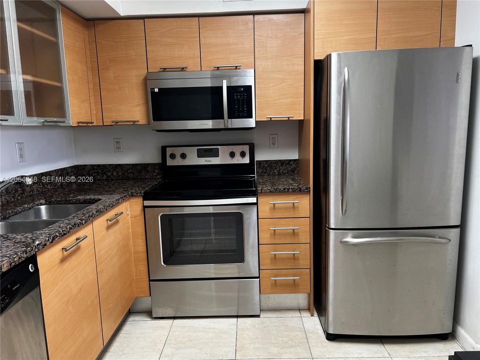 Activo con contrato: $319,900 (2 camas, 2 baños, 1065 Pies cuadrados)
