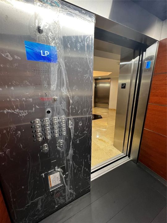 Activo con contrato: $319,900 (2 camas, 2 baños, 1065 Pies cuadrados)