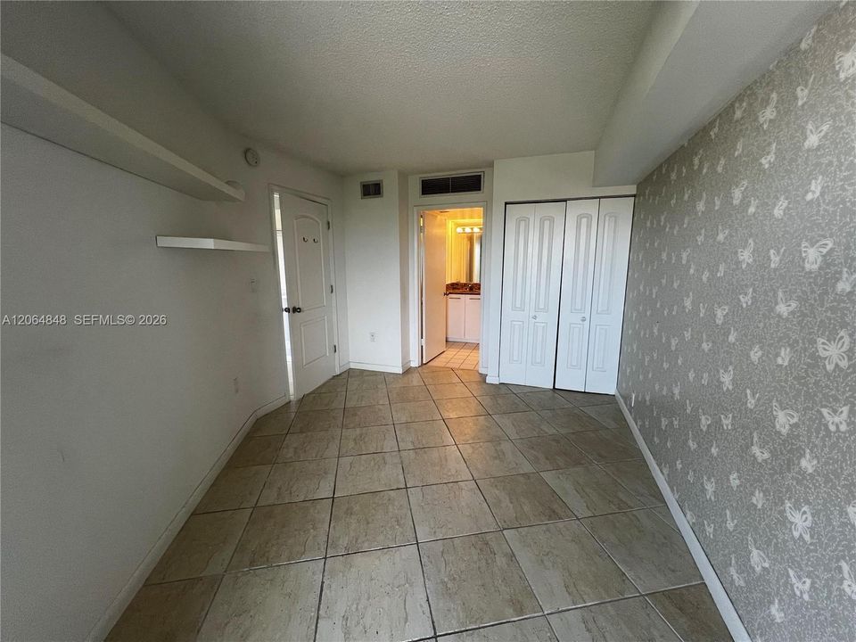 Activo con contrato: $319,900 (2 camas, 2 baños, 1065 Pies cuadrados)
