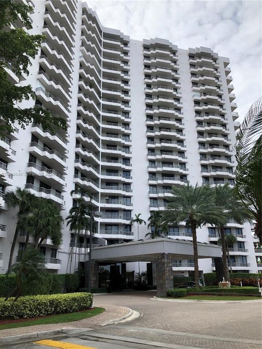 Activo con contrato: $319,900 (2 camas, 2 baños, 1065 Pies cuadrados)