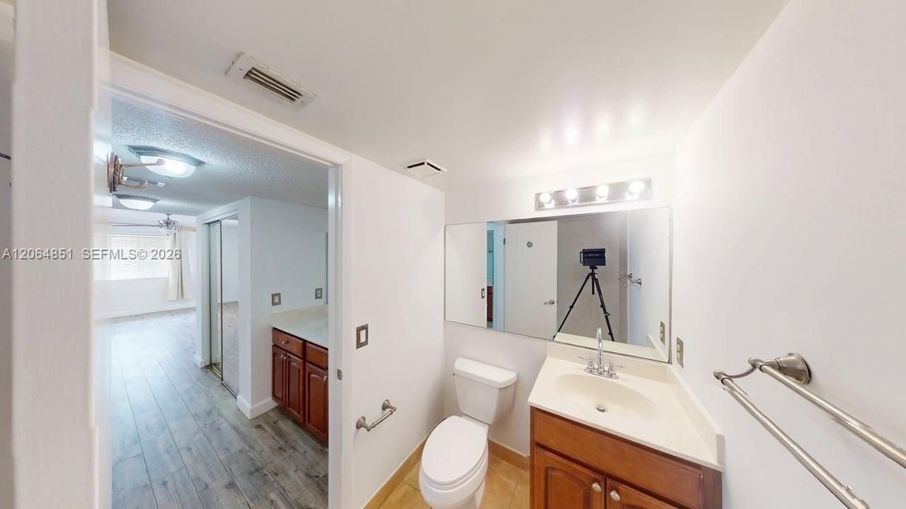 For Sale: $249,000 (2 beds, 2 baths, 850 Square Feet)