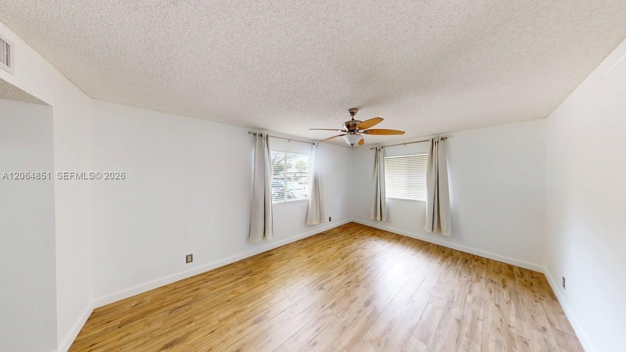 For Sale: $249,000 (2 beds, 2 baths, 850 Square Feet)