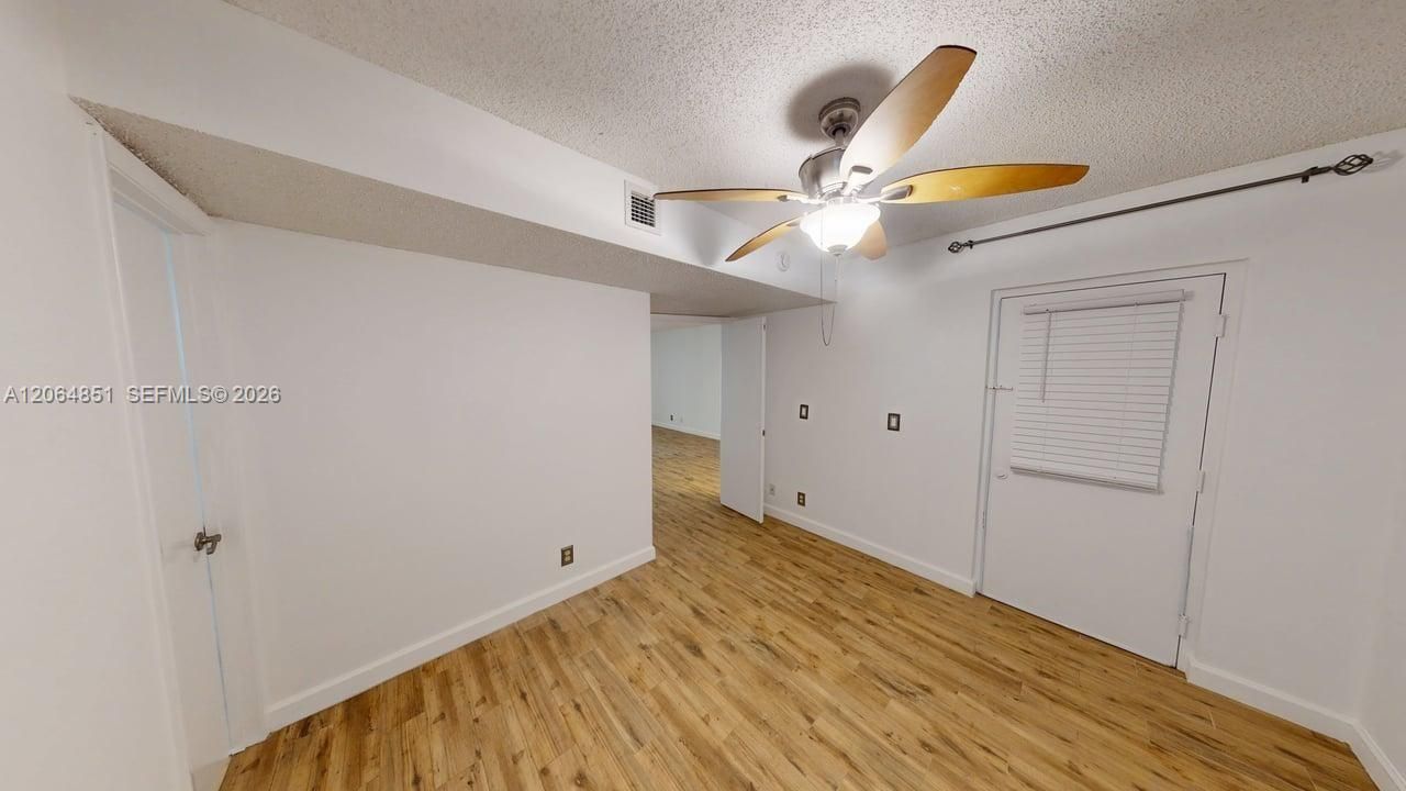For Sale: $249,000 (2 beds, 2 baths, 850 Square Feet)