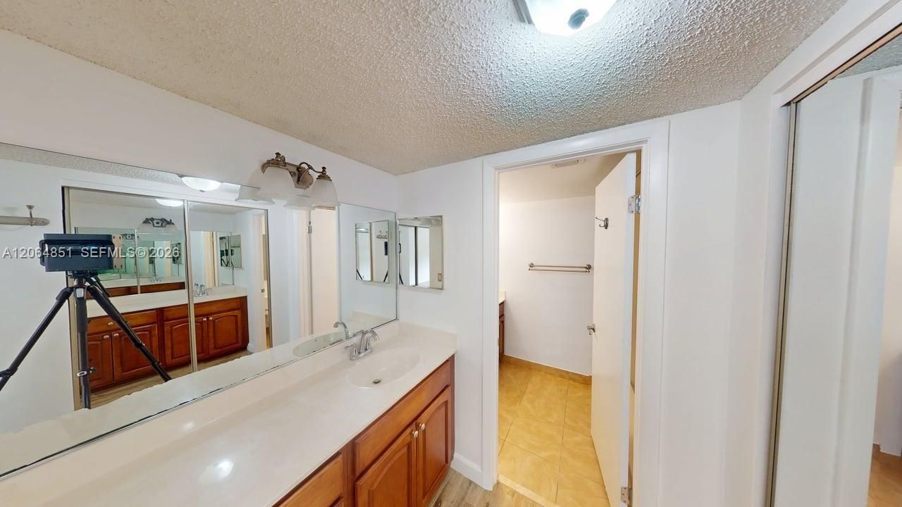 For Sale: $249,000 (2 beds, 2 baths, 850 Square Feet)