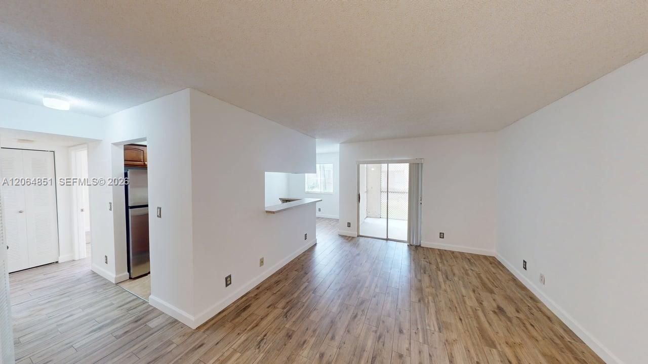 For Sale: $249,000 (2 beds, 2 baths, 850 Square Feet)