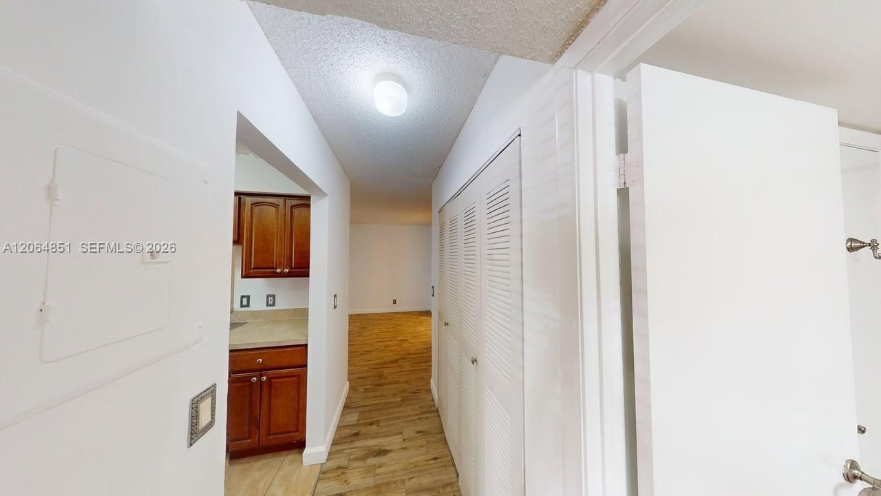For Sale: $249,000 (2 beds, 2 baths, 850 Square Feet)