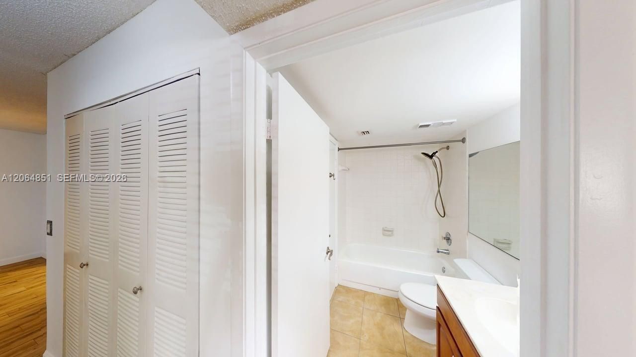 For Sale: $249,000 (2 beds, 2 baths, 850 Square Feet)