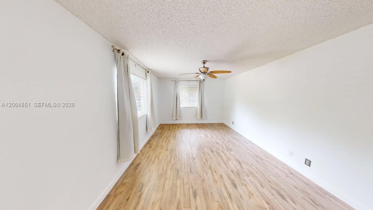 For Sale: $249,000 (2 beds, 2 baths, 850 Square Feet)