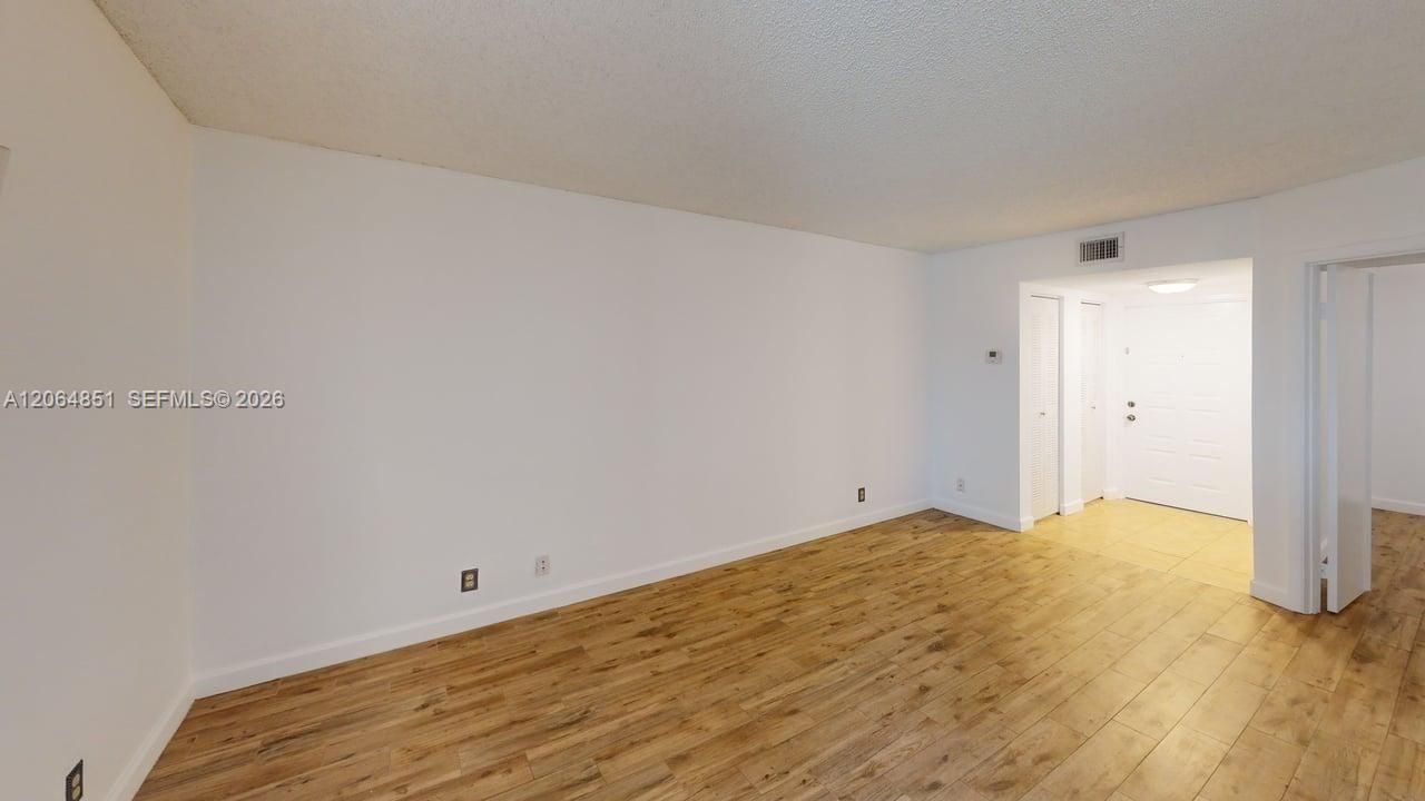 For Sale: $249,000 (2 beds, 2 baths, 850 Square Feet)