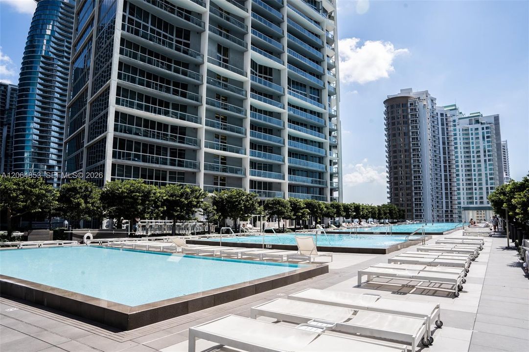 For Sale: $745,000 (2 beds, 2 baths, 1255 Square Feet)
