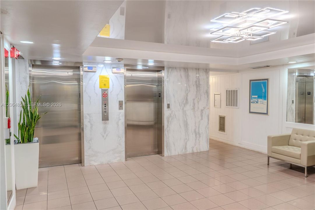 For Sale: $465,000 (1 beds, 1 baths, 655 Square Feet)