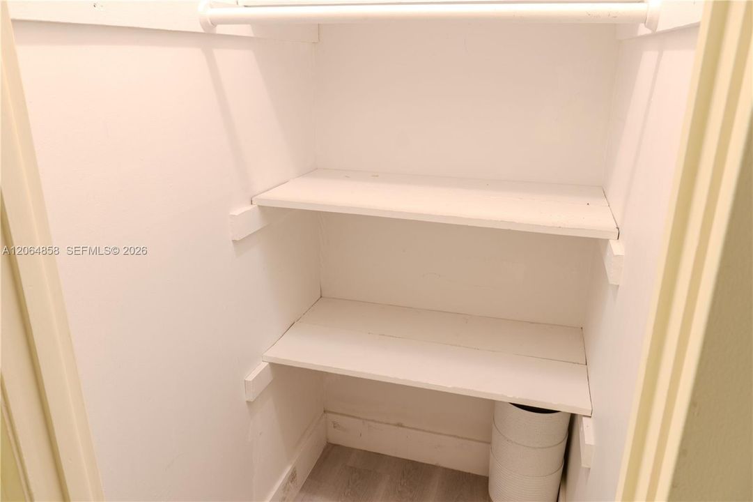 For Sale: $465,000 (1 beds, 1 baths, 655 Square Feet)