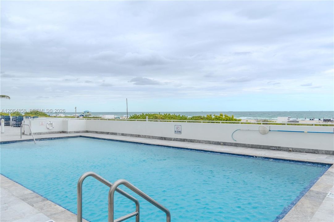 For Sale: $465,000 (1 beds, 1 baths, 655 Square Feet)
