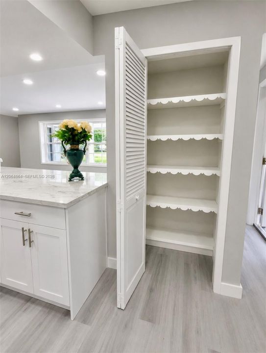 For Sale: $485,000 (4 beds, 2 baths, 1692 Square Feet)