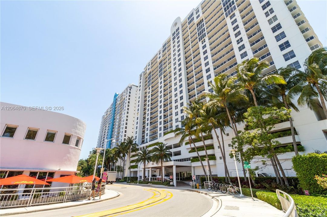 For Sale: $2,295,000 (3 beds, 2 baths, 1550 Square Feet)