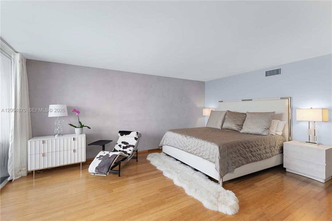 For Sale: $2,295,000 (3 beds, 2 baths, 1550 Square Feet)
