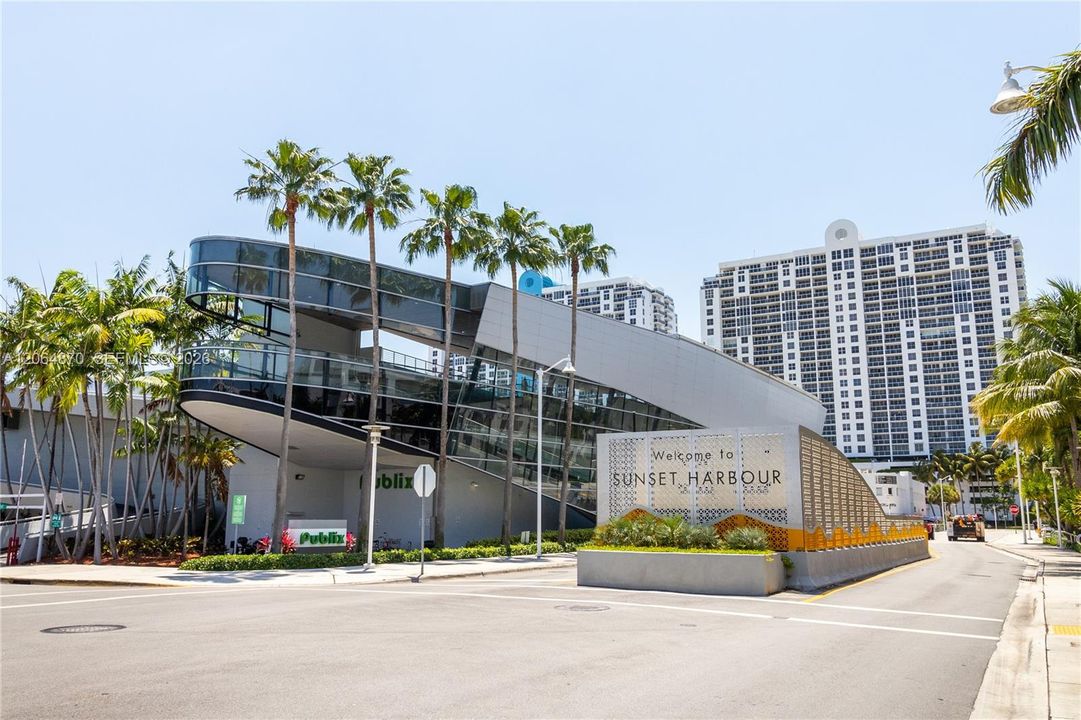For Sale: $2,295,000 (3 beds, 2 baths, 1550 Square Feet)