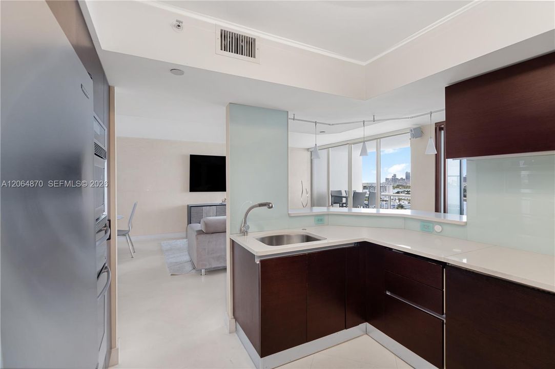 For Sale: $2,295,000 (3 beds, 2 baths, 1550 Square Feet)