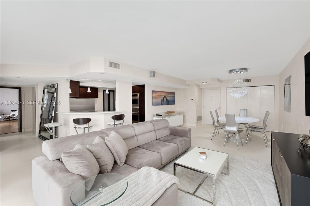 For Sale: $2,295,000 (3 beds, 2 baths, 1550 Square Feet)