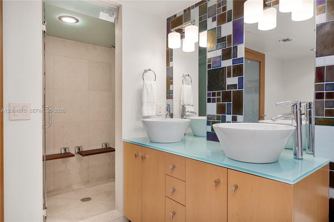 For Sale: $2,295,000 (3 beds, 2 baths, 1550 Square Feet)