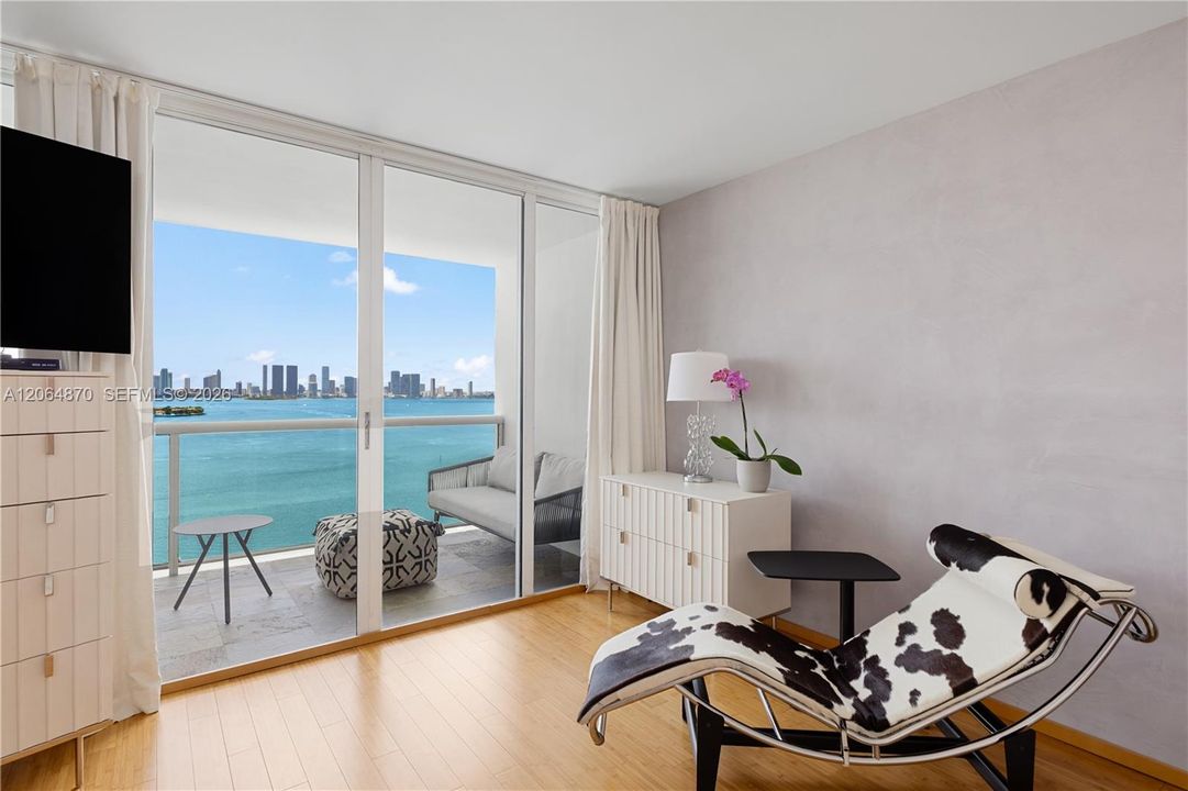 For Sale: $2,295,000 (3 beds, 2 baths, 1550 Square Feet)