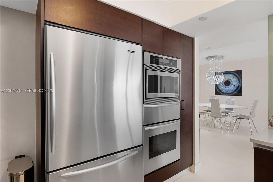For Sale: $2,295,000 (3 beds, 2 baths, 1550 Square Feet)