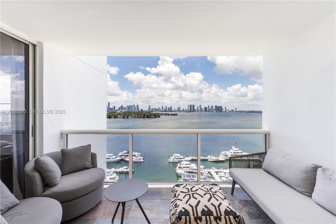 For Sale: $2,295,000 (3 beds, 2 baths, 1550 Square Feet)