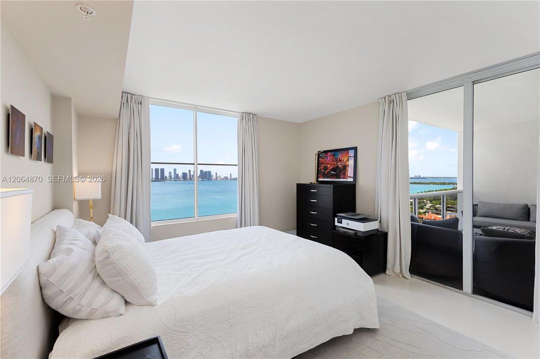 For Sale: $2,295,000 (3 beds, 2 baths, 1550 Square Feet)