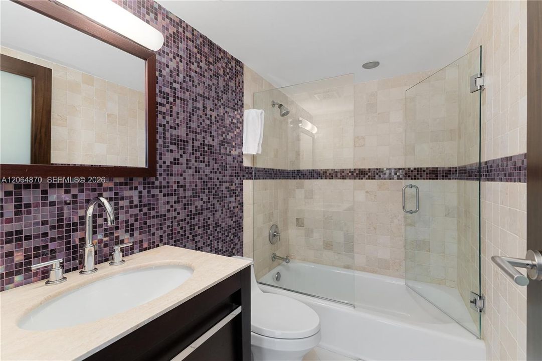For Sale: $2,295,000 (3 beds, 2 baths, 1550 Square Feet)