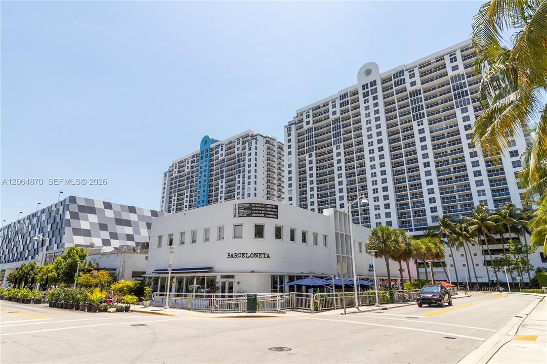 For Sale: $2,295,000 (3 beds, 2 baths, 1550 Square Feet)