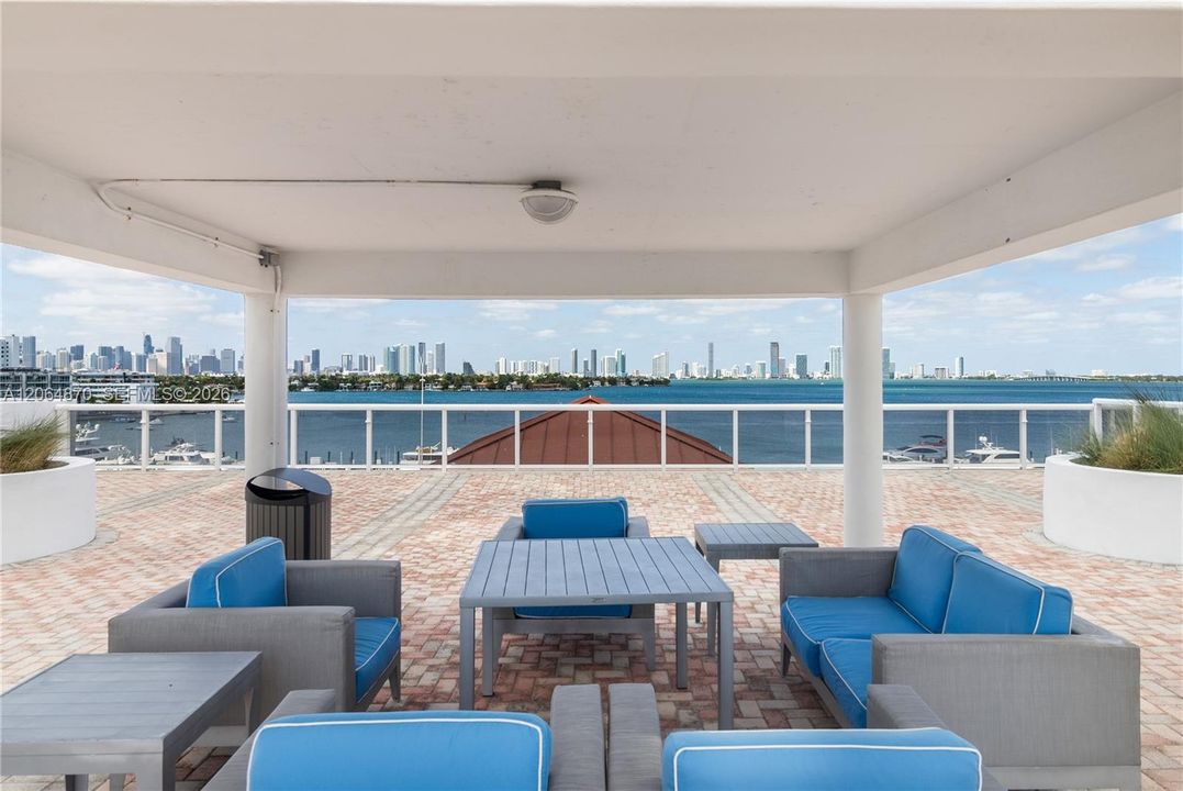 For Sale: $2,295,000 (3 beds, 2 baths, 1550 Square Feet)