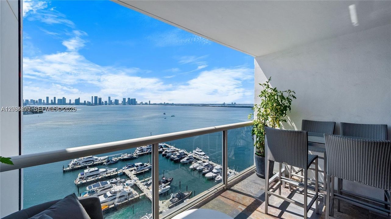 For Sale: $2,295,000 (3 beds, 2 baths, 1550 Square Feet)