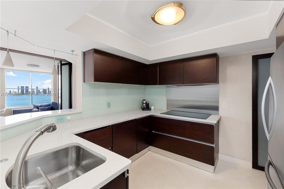 For Sale: $2,295,000 (3 beds, 2 baths, 1550 Square Feet)